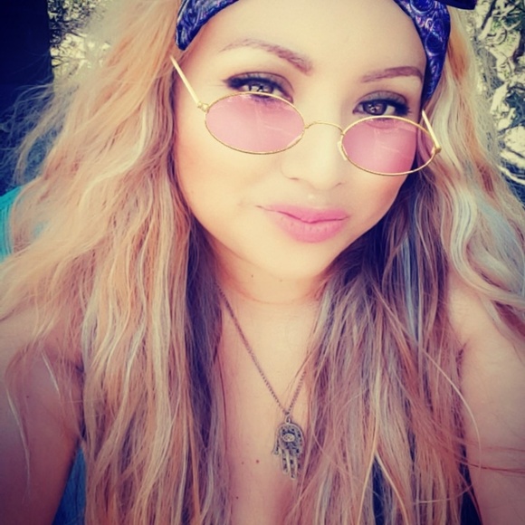 Meet your fellow posher!!! - Picture 6 of 7